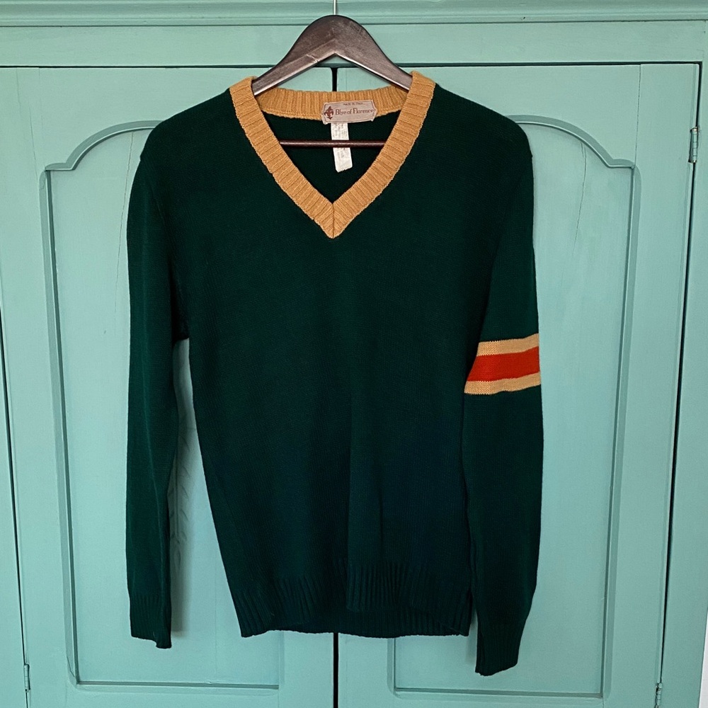 VTG Classic V-Neck Sweater in Green with Gold Trim